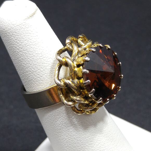 Topaz Rivoli Glass Rhinestone Ring, US Size 6, 1960s Vintage Jewelry - Picture 5 of 10
